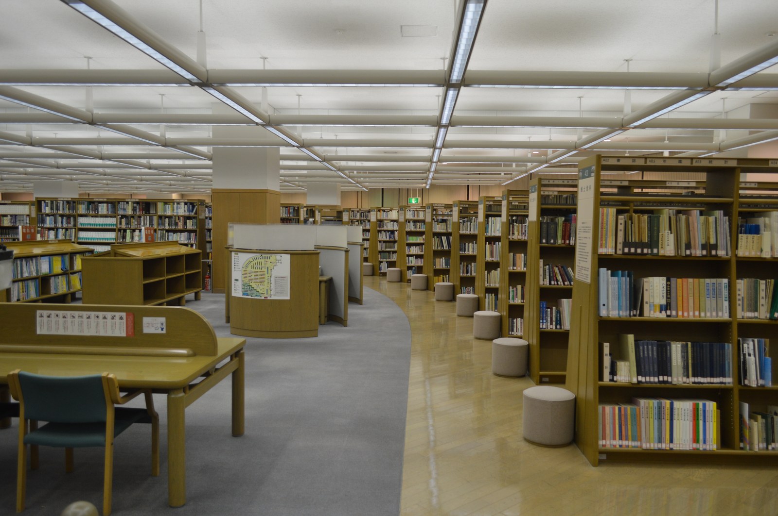 和歌山県立図書館の外観