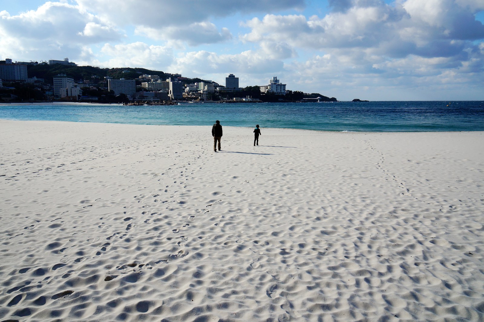 白浜の白良浜の白い砂浜