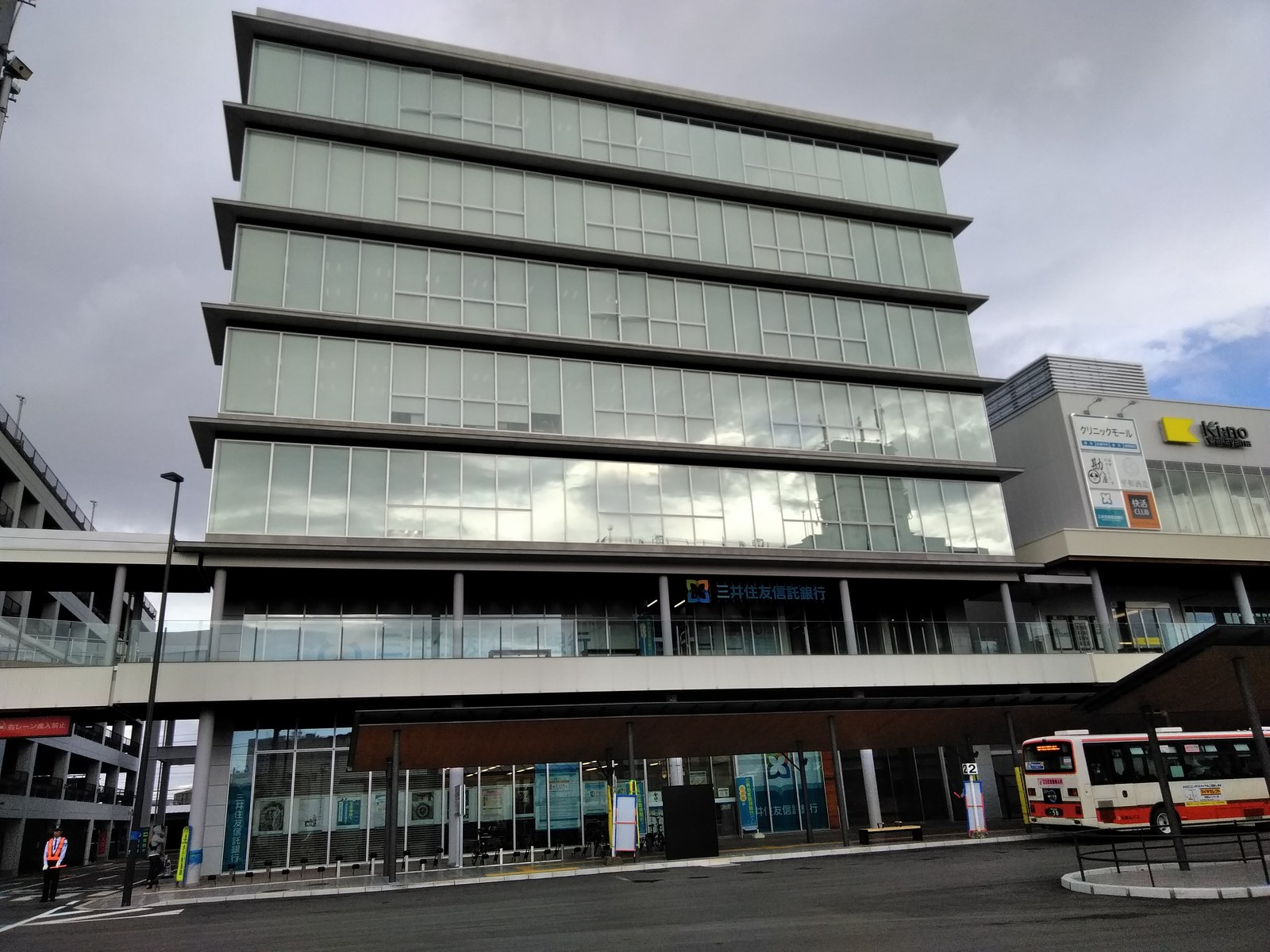 南海和歌山市駅とキーノ和歌山