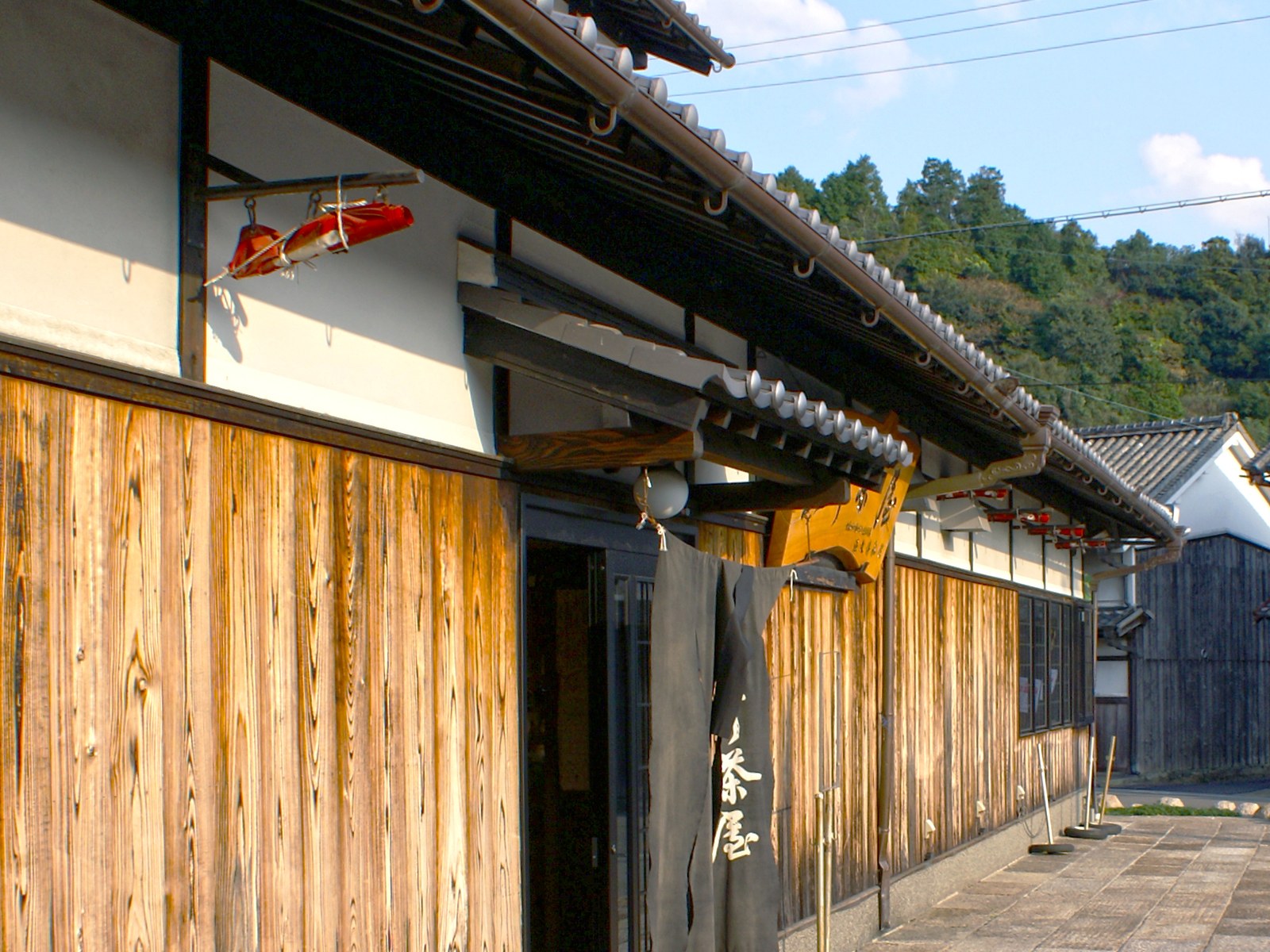和歌山県海南市黒江の漆器町に残る連子格子の町屋