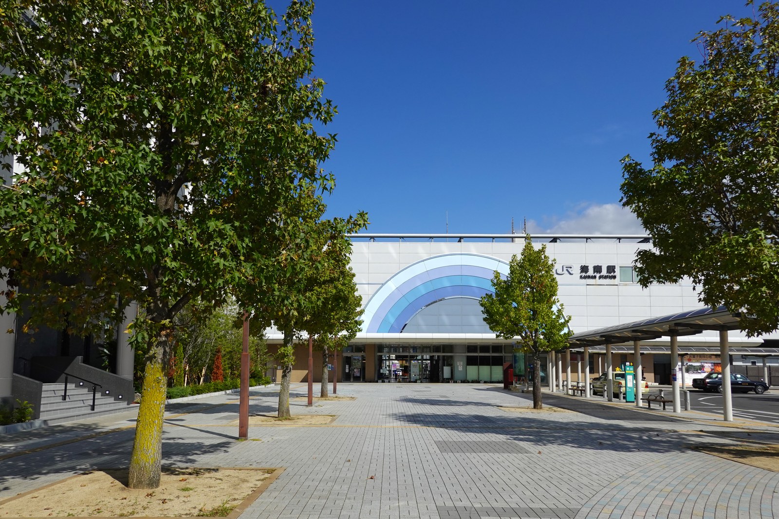 和歌山県海南市のJR海南駅の駅前