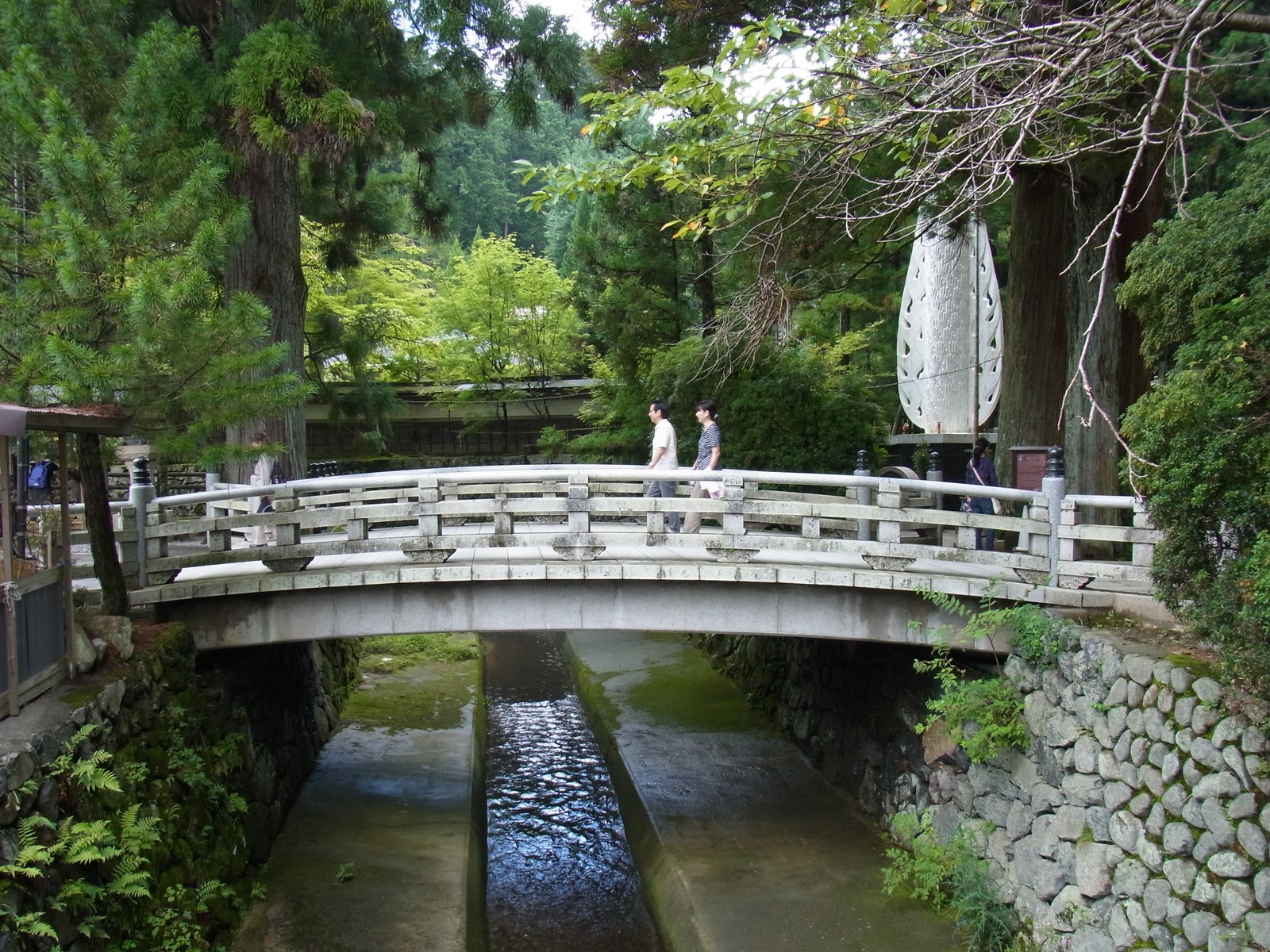 奥之院参道の入口にあたる一の橋