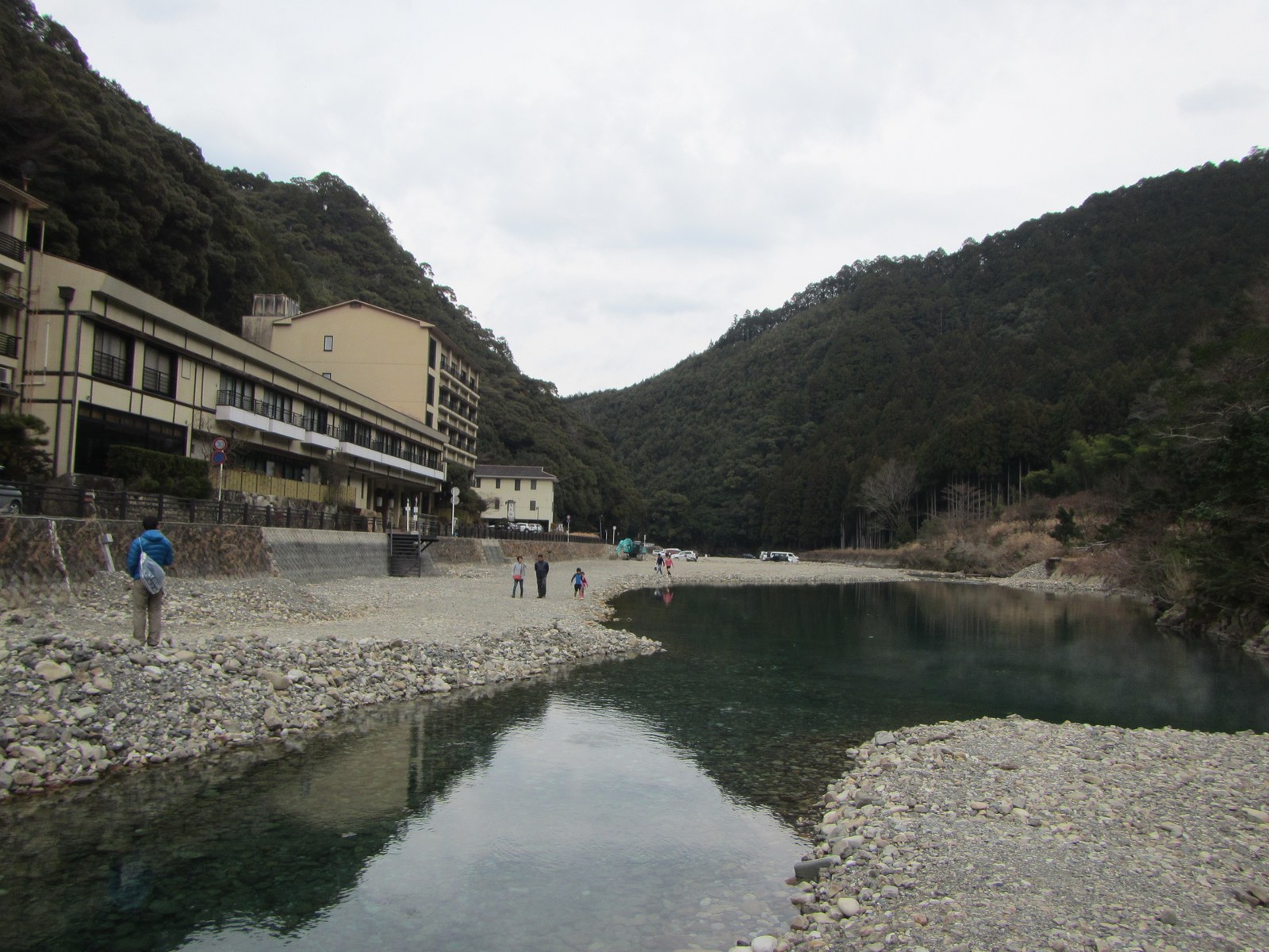 和歌山県田辺市本宮町の川湯温泉に冬だけ現れる仙人風呂