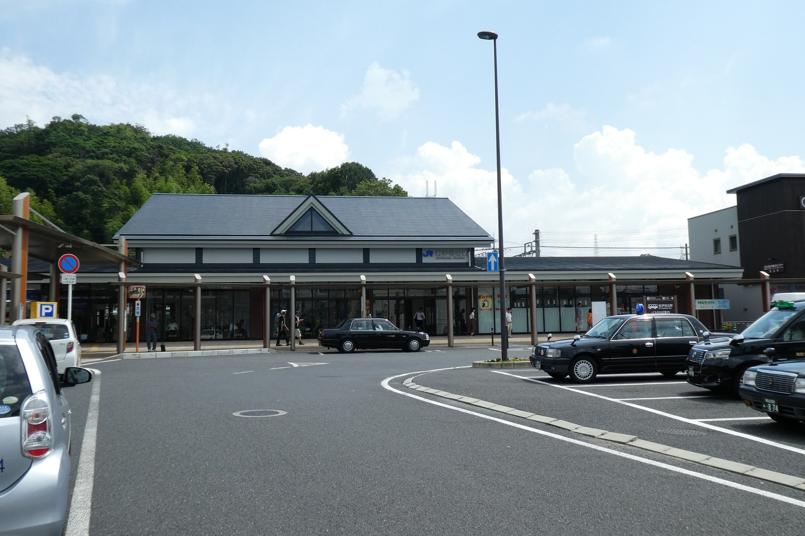 和歌山県田辺市・JR紀伊田辺駅前の夜