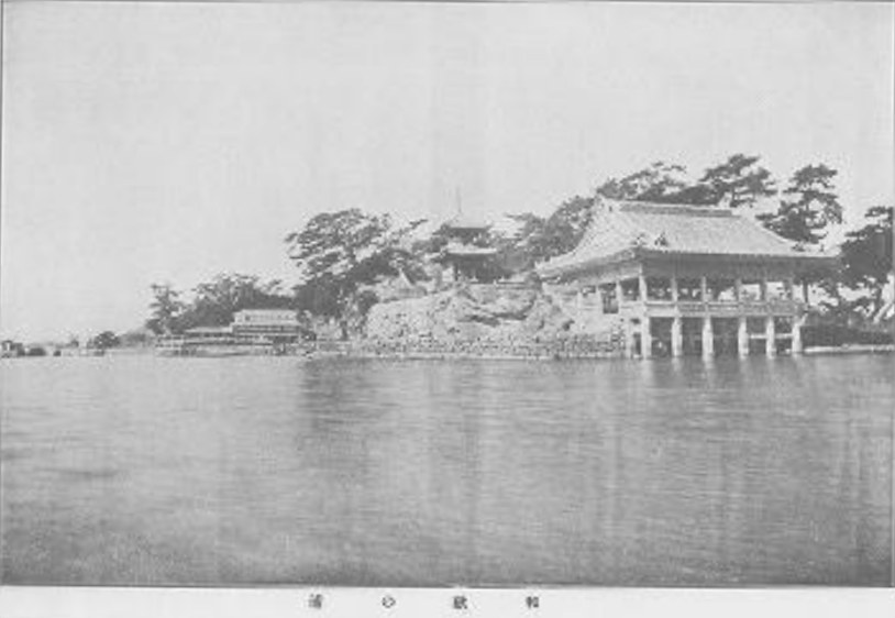 和歌浦漁港から田ノ浦方面の海岸線