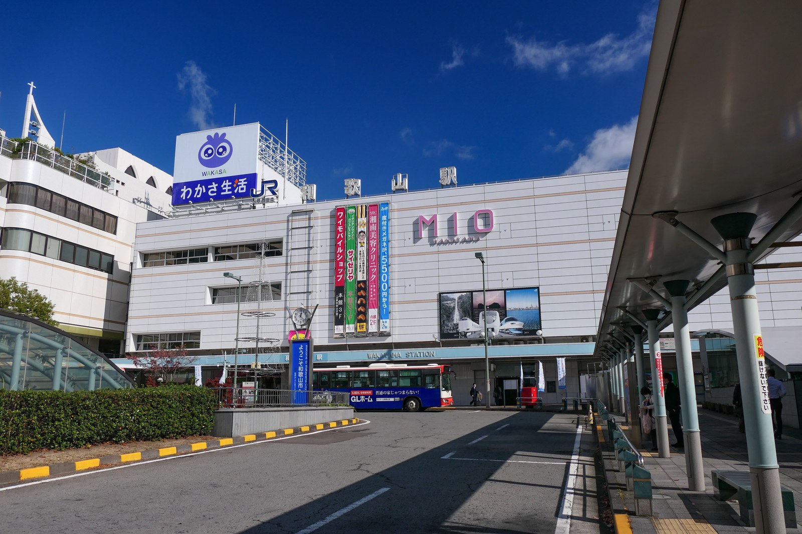 JR和歌山駅の駅ビル外観