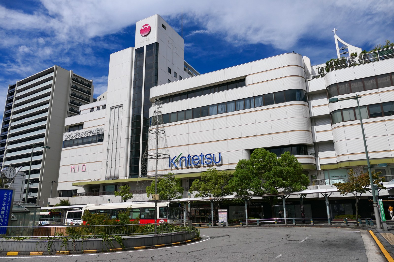 JR和歌山駅前の近鉄百貨店和歌山店
