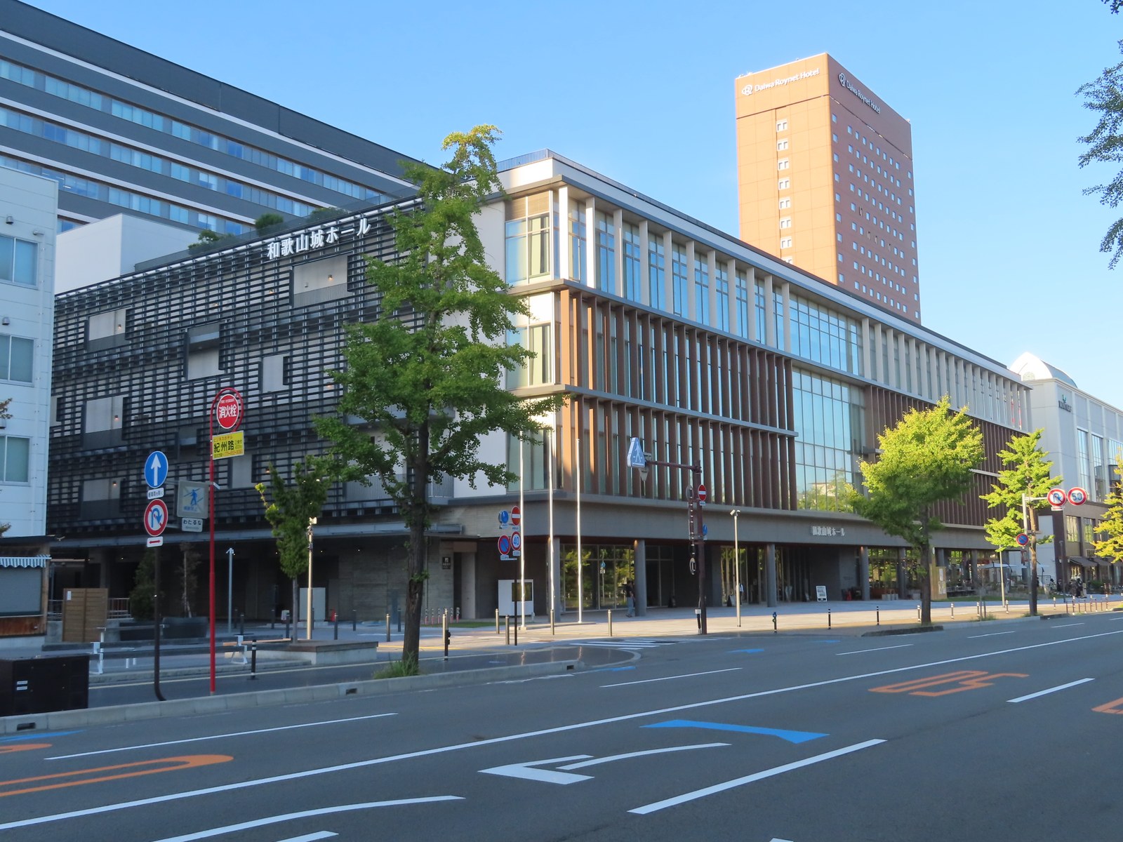 和歌山城ホールの屋上から見える和歌山城